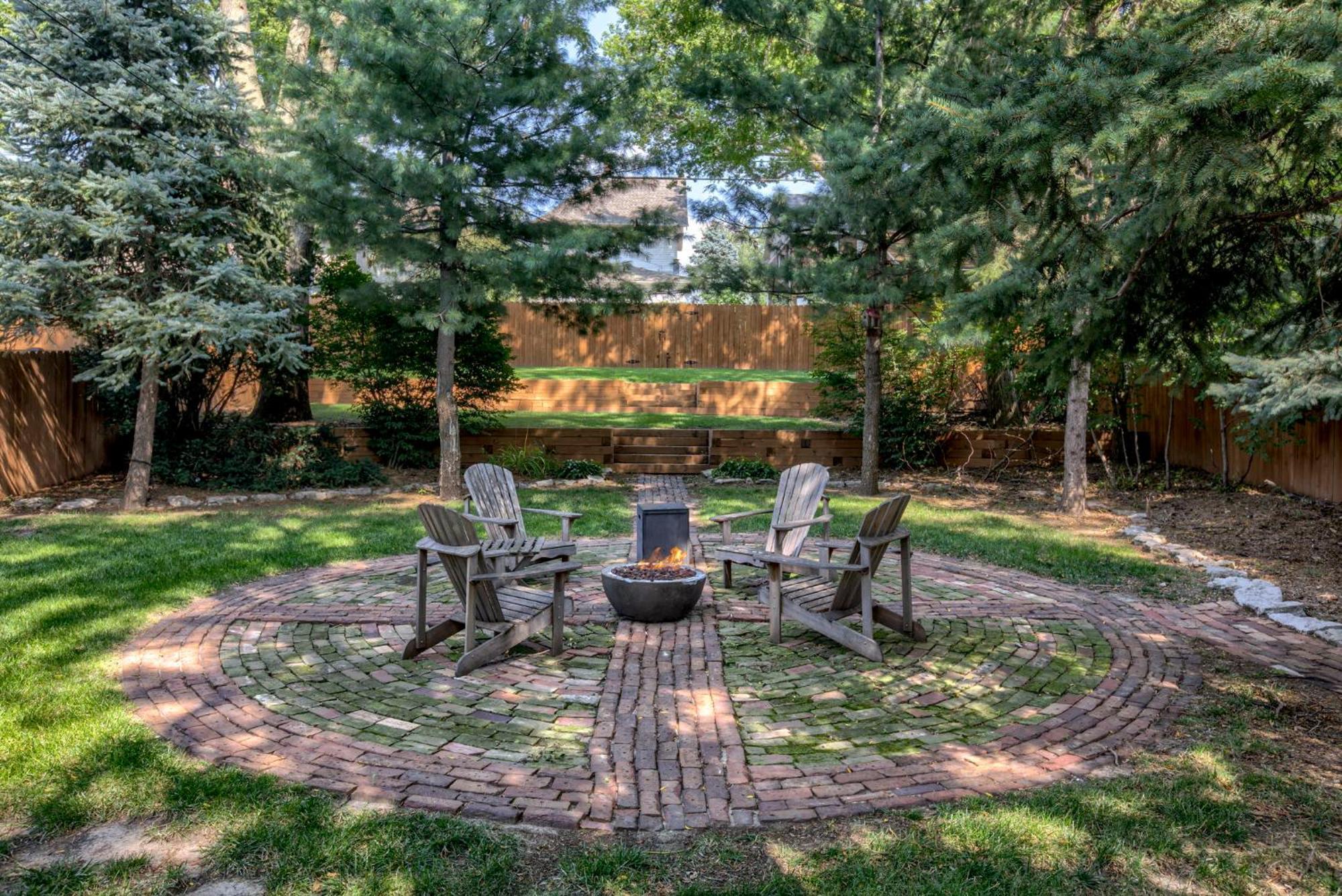 Hot Tub Midtown Omaha Fire Pit Close To Zoo Vila Exterior foto